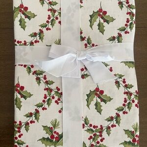 Envogue Holiday Holly Print 90”Round Tablecloth